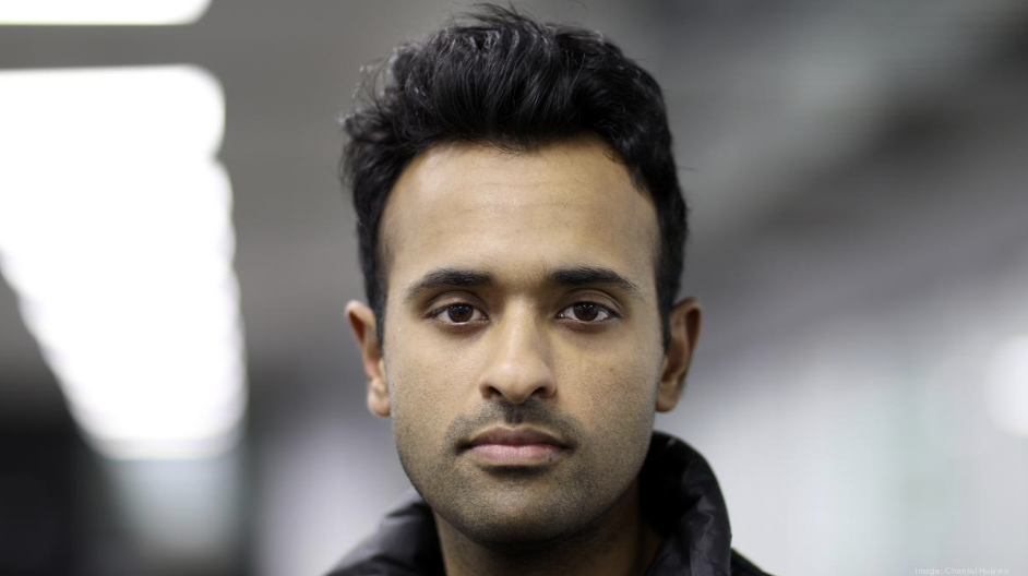 Vivek Dips Out, Endorses Trump